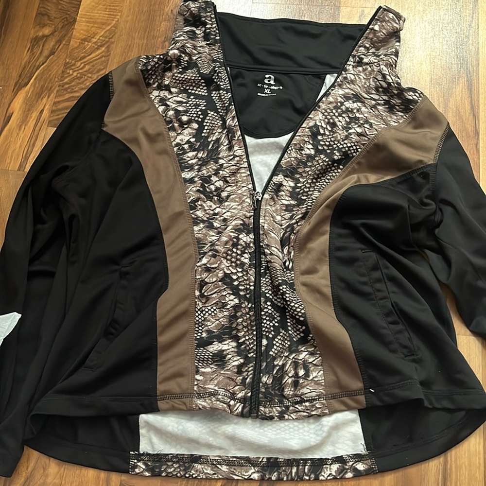 XL Women’s Zipper up
